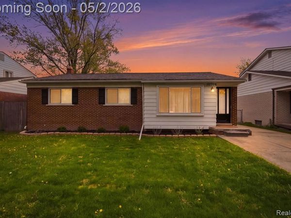 19704 Parkside Street, St. Clair Shores, MI 48080