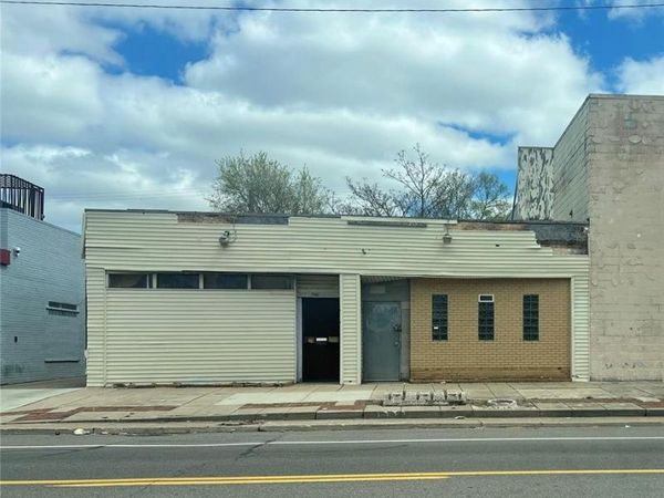 18278 NW Wyoming SE, Detroit, MI 48221