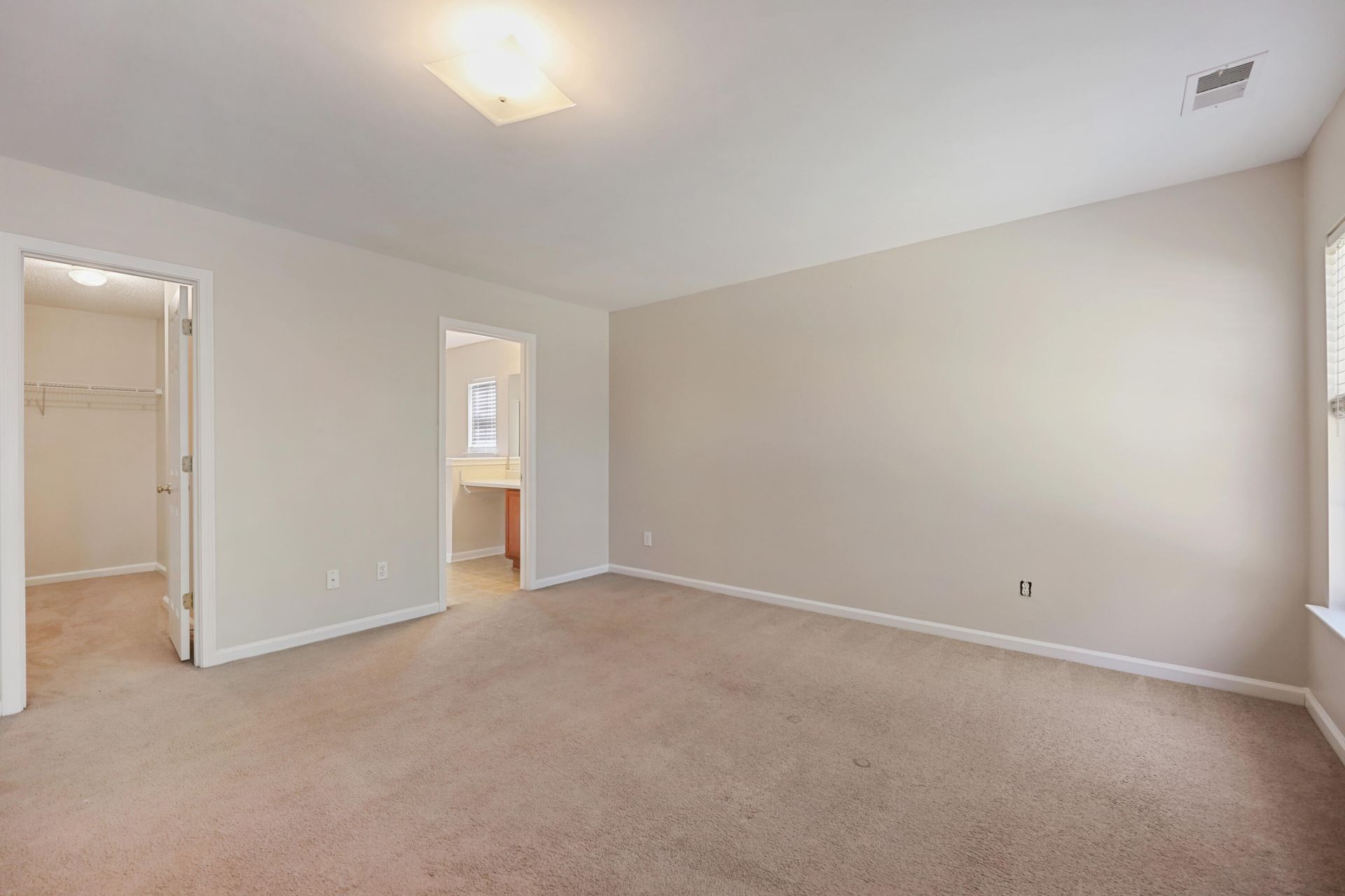 405 Green Park Lane Photo 11