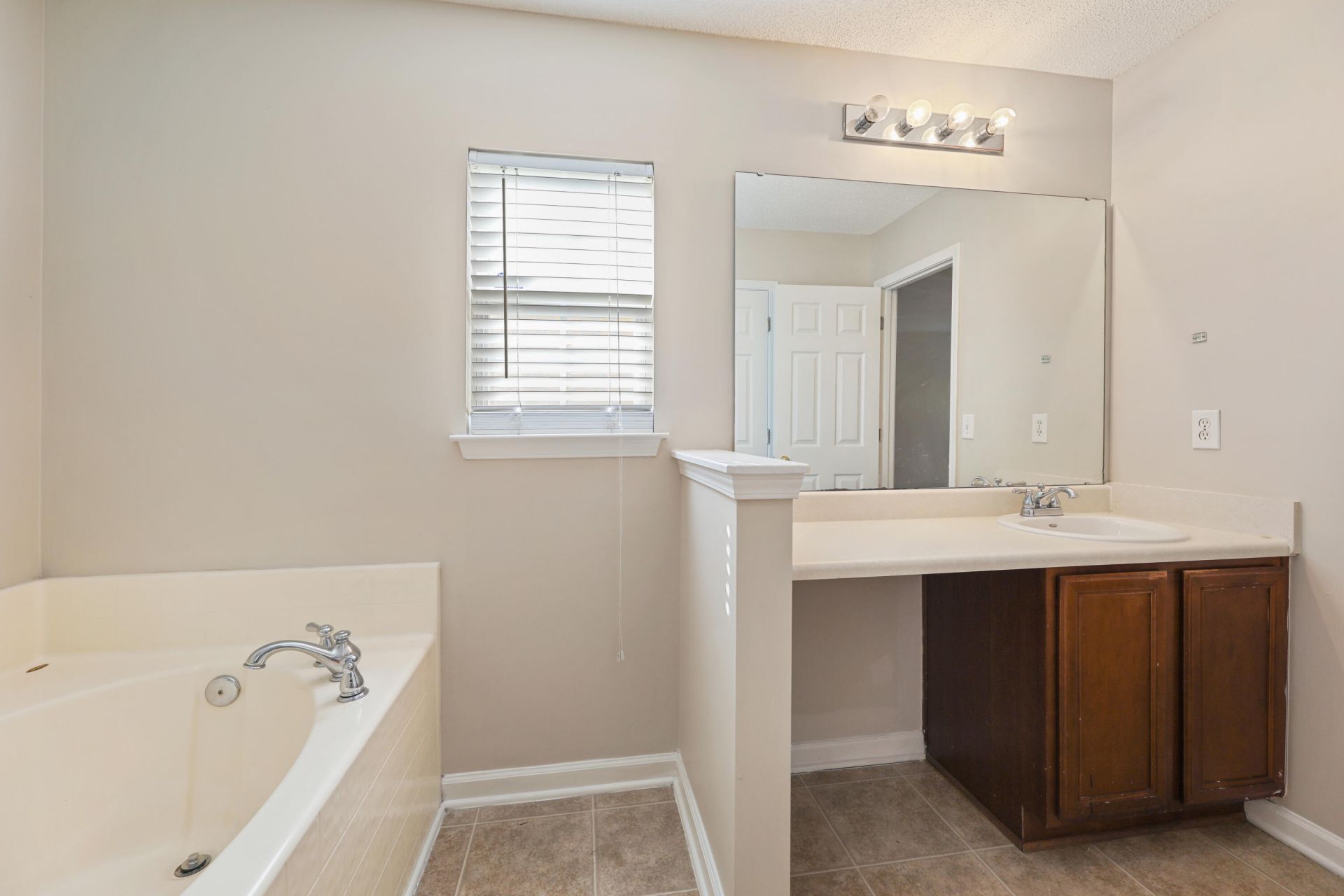405 Green Park Lane Photo 12