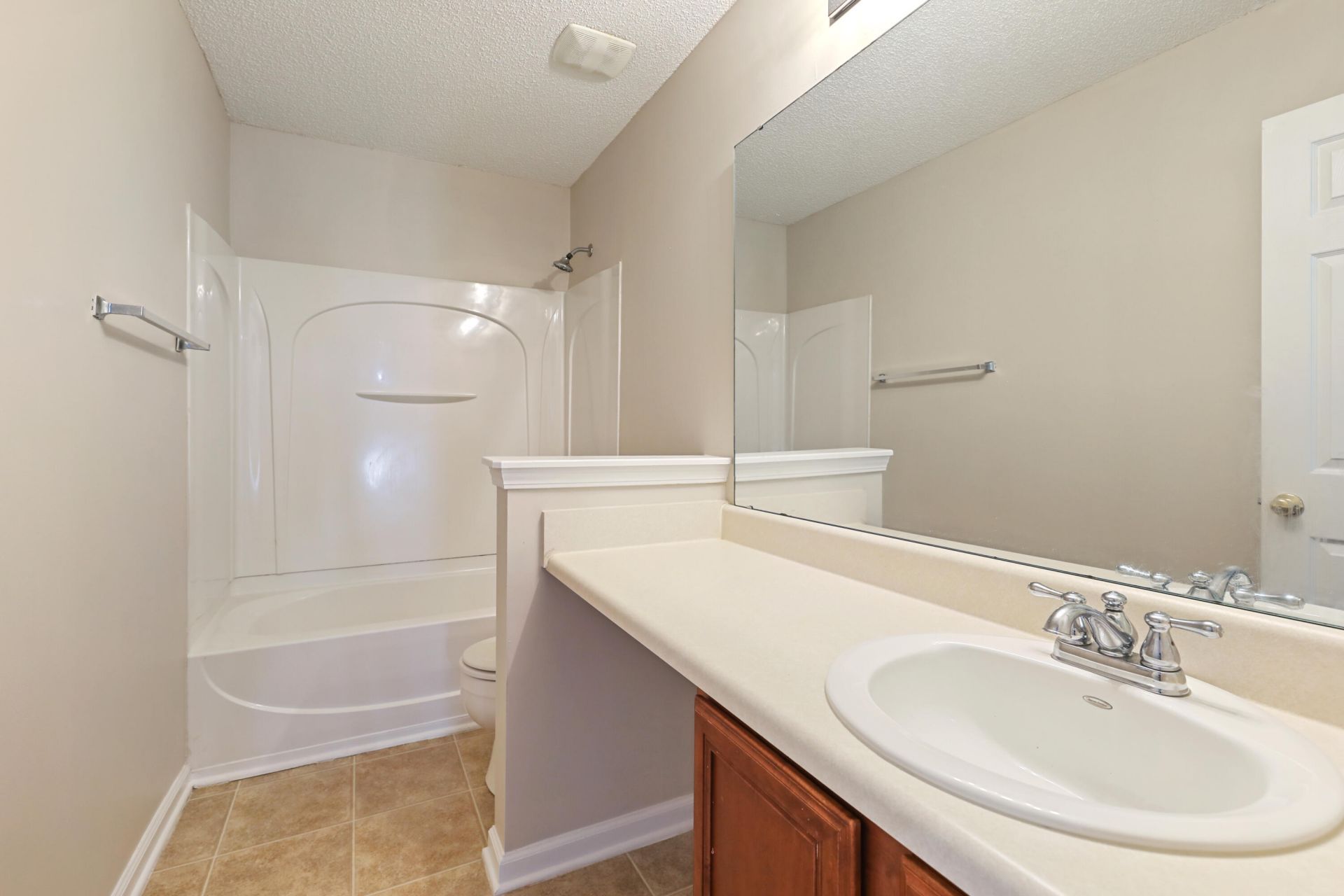 405 Green Park Lane Photo 15