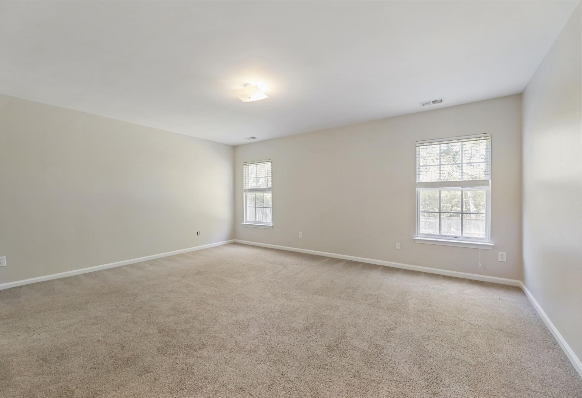 405 Green Park Lane Photo 17