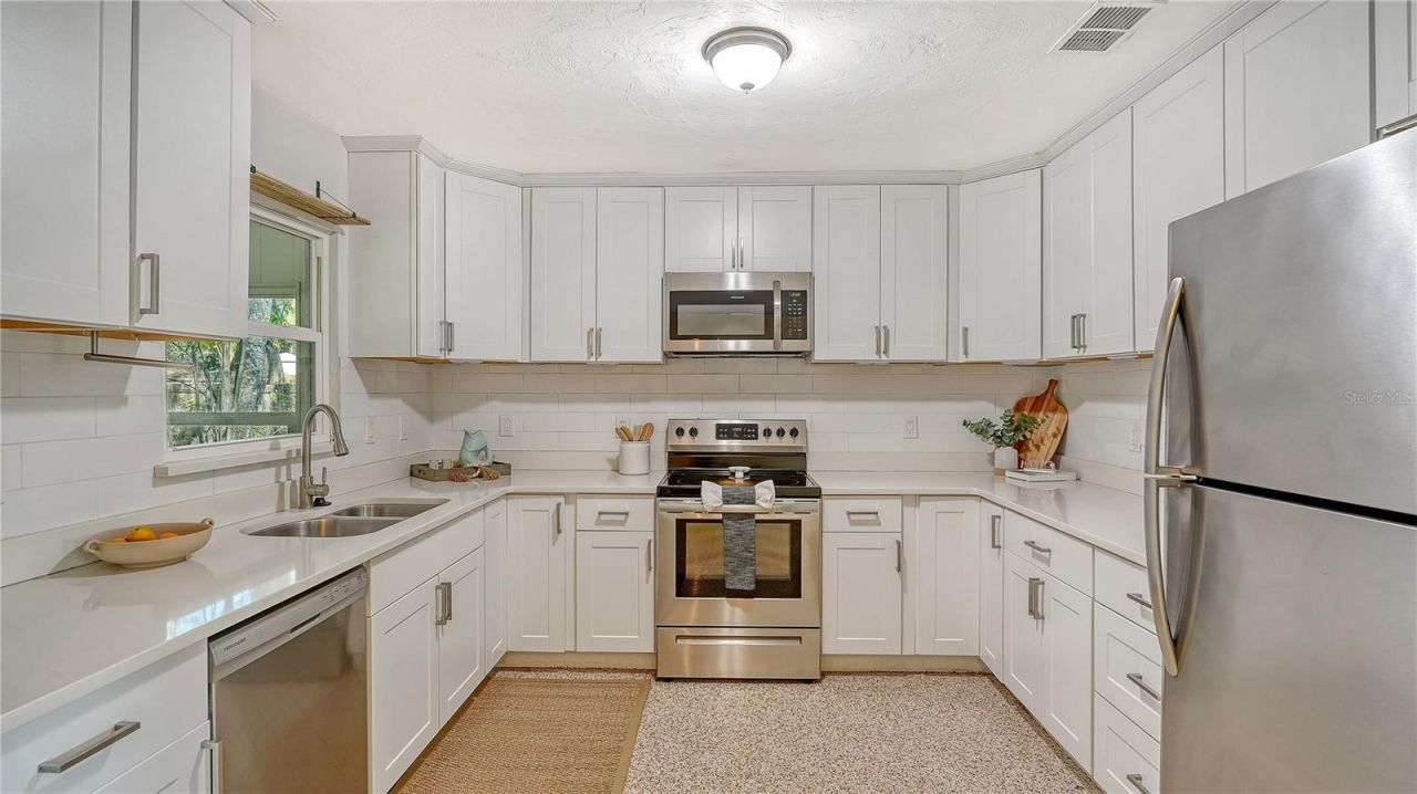 209 Briggs Court , Sarasota, FL 34237 Photo