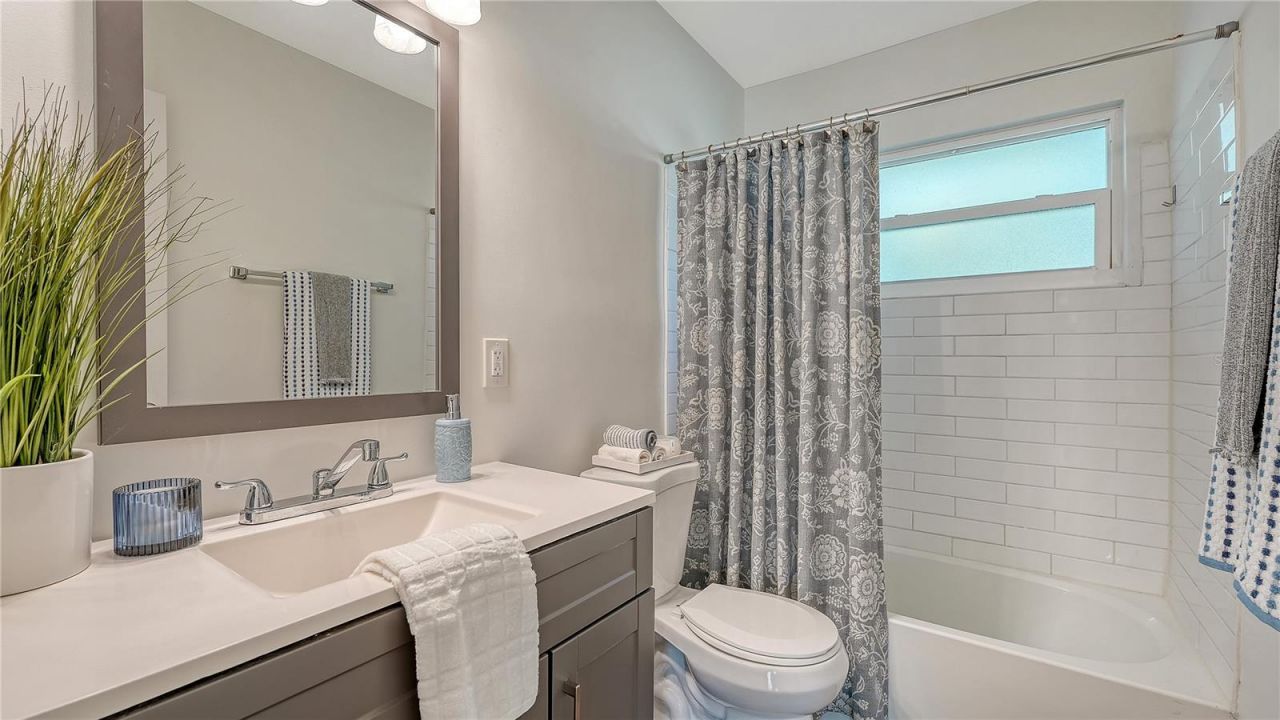 209 Briggs Court , Sarasota, FL 34237 Photo