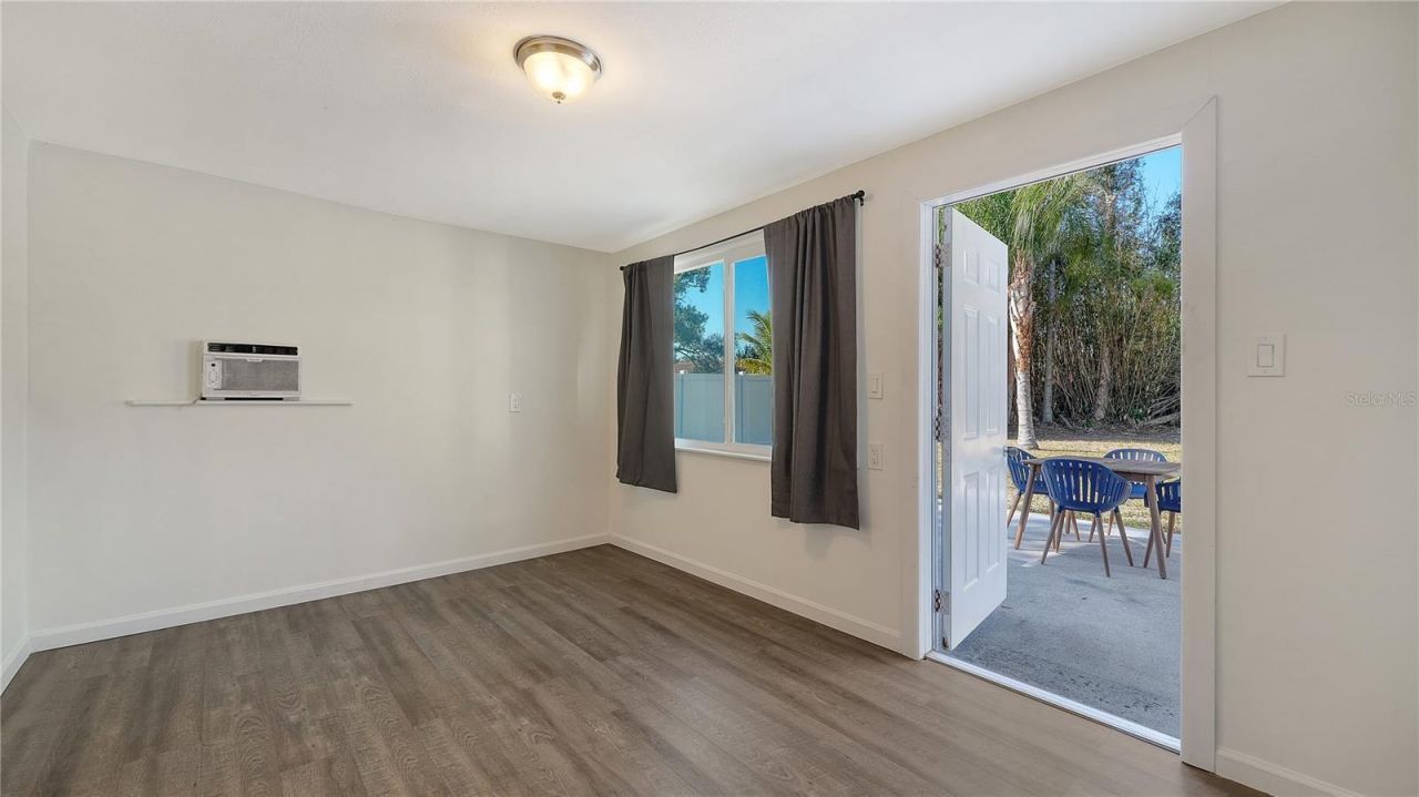 209 Briggs Court , Sarasota, FL 34237 Photo