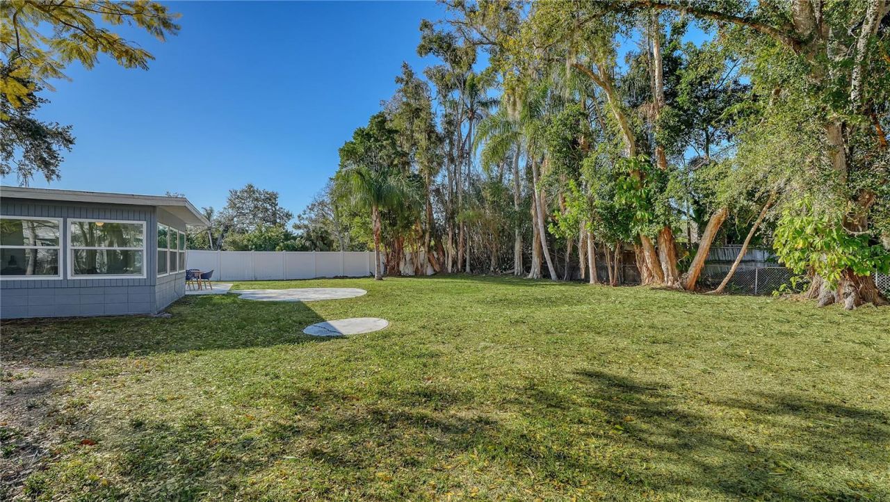 209 Briggs Court , Sarasota, FL 34237 Photo