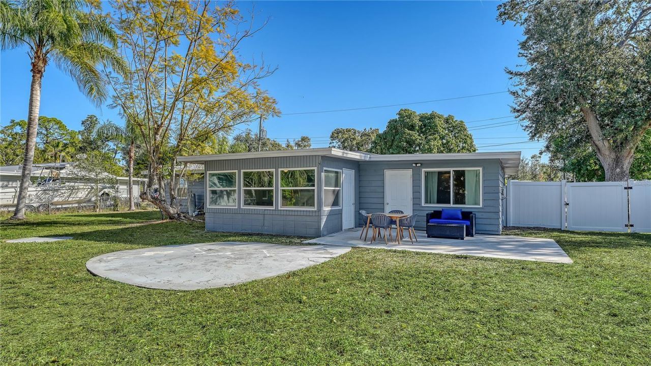 209 Briggs Court , Sarasota, FL 34237 Photo