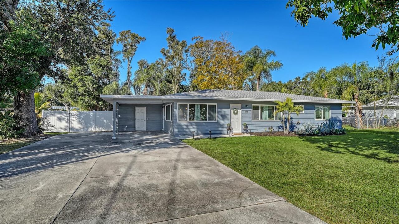 209 Briggs Court , Sarasota, FL 34237 Photo