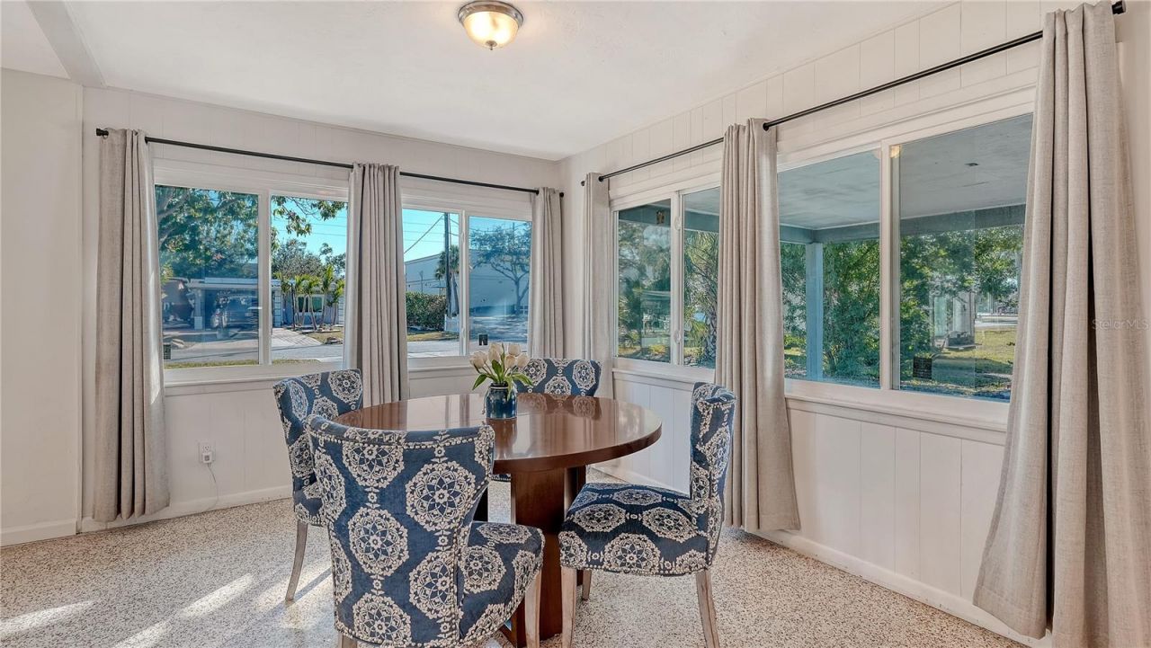 209 Briggs Court , Sarasota, FL 34237 Photo