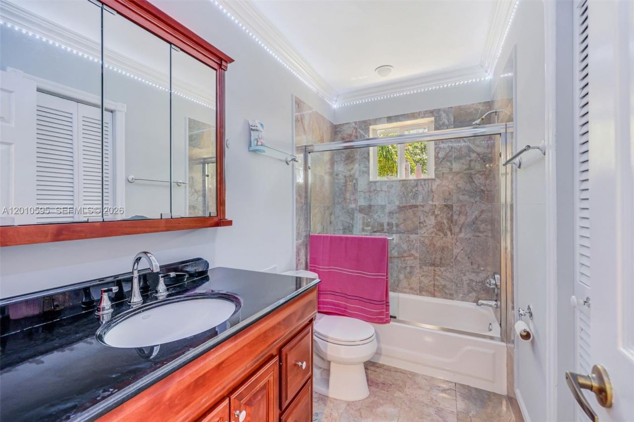 1065 Weeping Willow Way, Hollywood, FL 33019 Photo