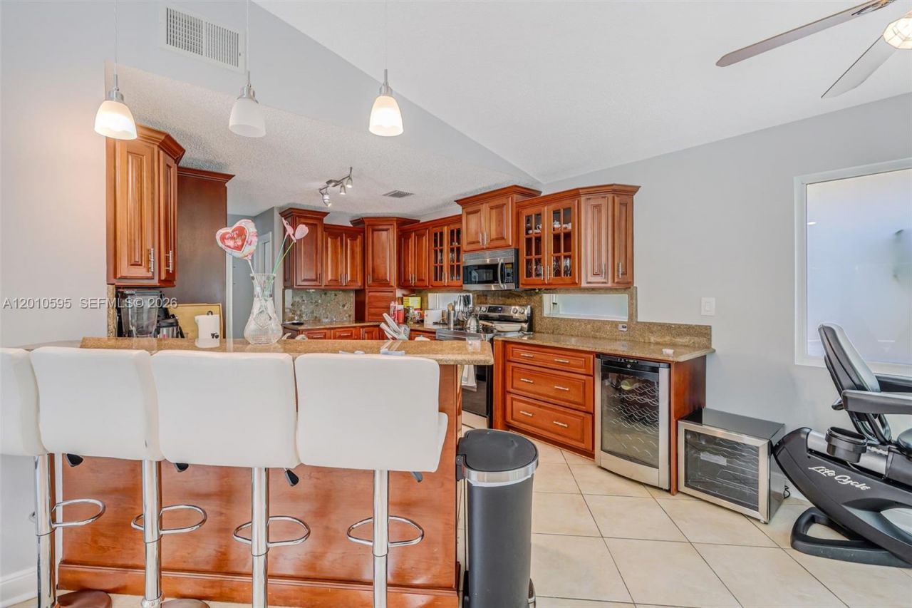 1065 Weeping Willow Way, Hollywood, FL 33019 Photo