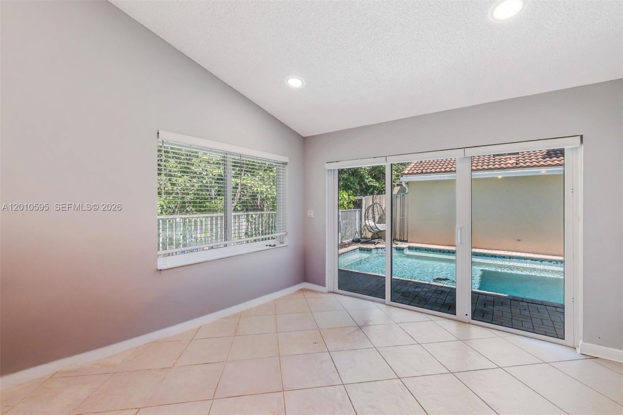 1065 Weeping Willow Way, Hollywood, FL 33019 Photo