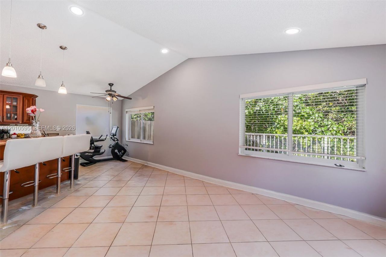 1065 Weeping Willow Way, Hollywood, FL 33019 Photo