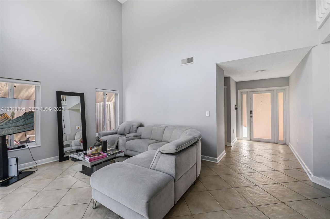 1065 Weeping Willow Way, Hollywood, FL 33019 Photo