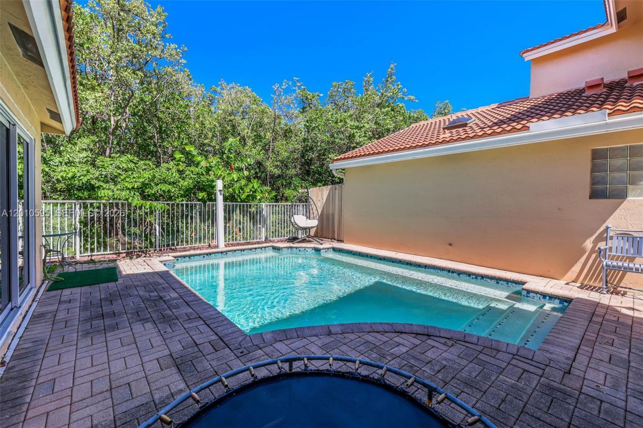 1065 Weeping Willow Way, Hollywood, FL 33019 Photo