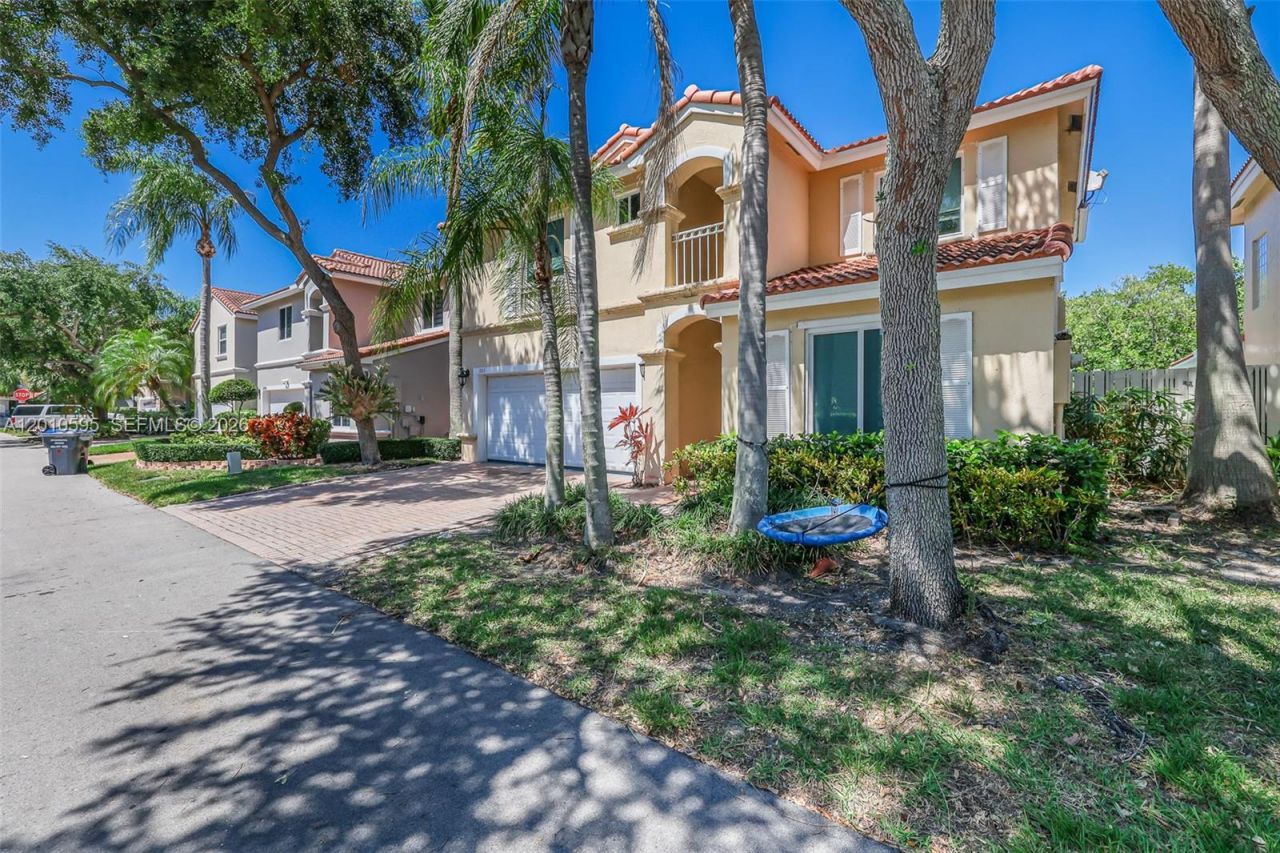 1065 Weeping Willow Way, Hollywood, FL 33019 Photo