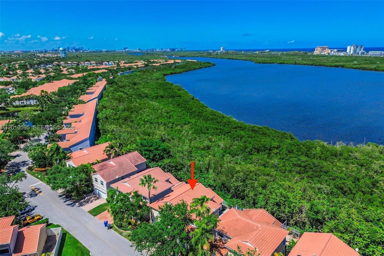1065 Weeping Willow Way, Hollywood, FL 33019 Photo