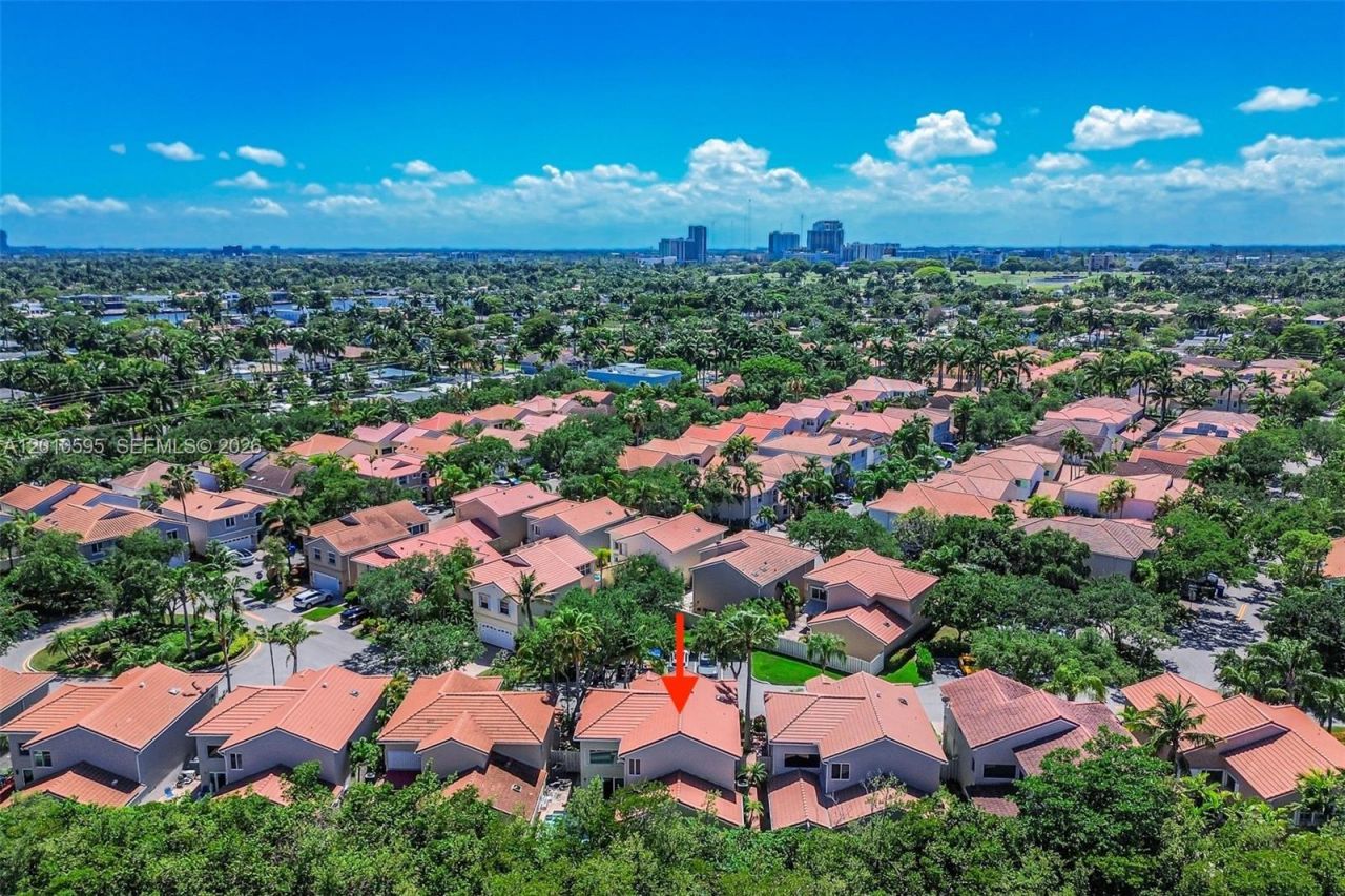 1065 Weeping Willow Way, Hollywood, FL 33019 Photo