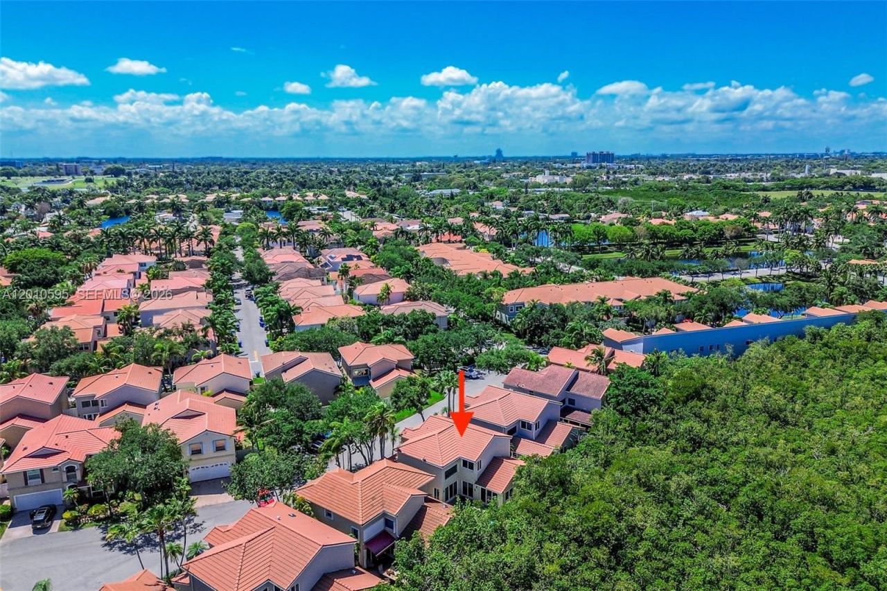 1065 Weeping Willow Way, Hollywood, FL 33019 Photo