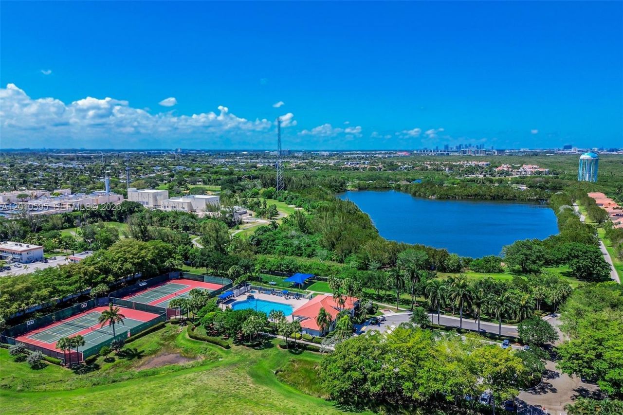 1065 Weeping Willow Way, Hollywood, FL 33019 Photo