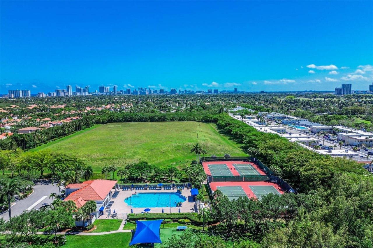 1065 Weeping Willow Way, Hollywood, FL 33019 Photo