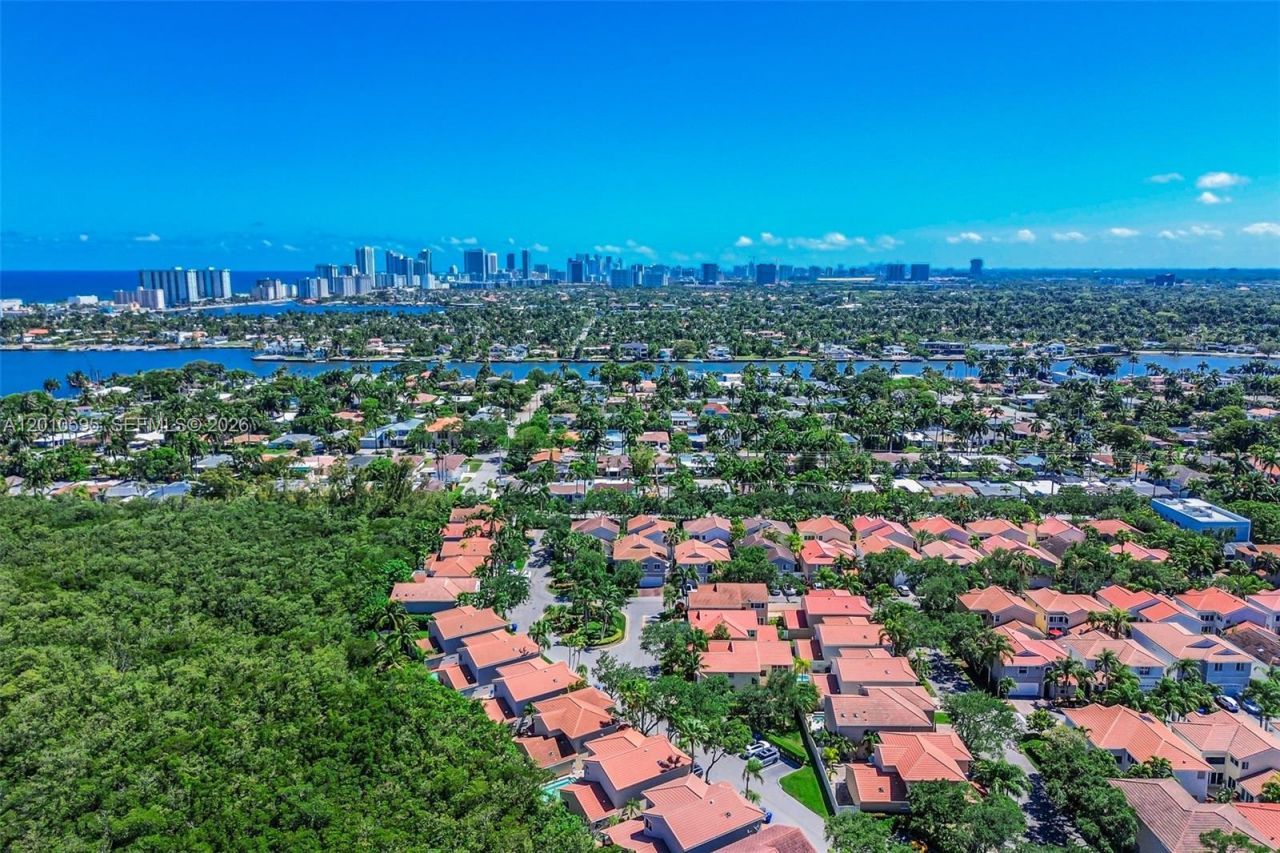 1065 Weeping Willow Way, Hollywood, FL 33019 Photo