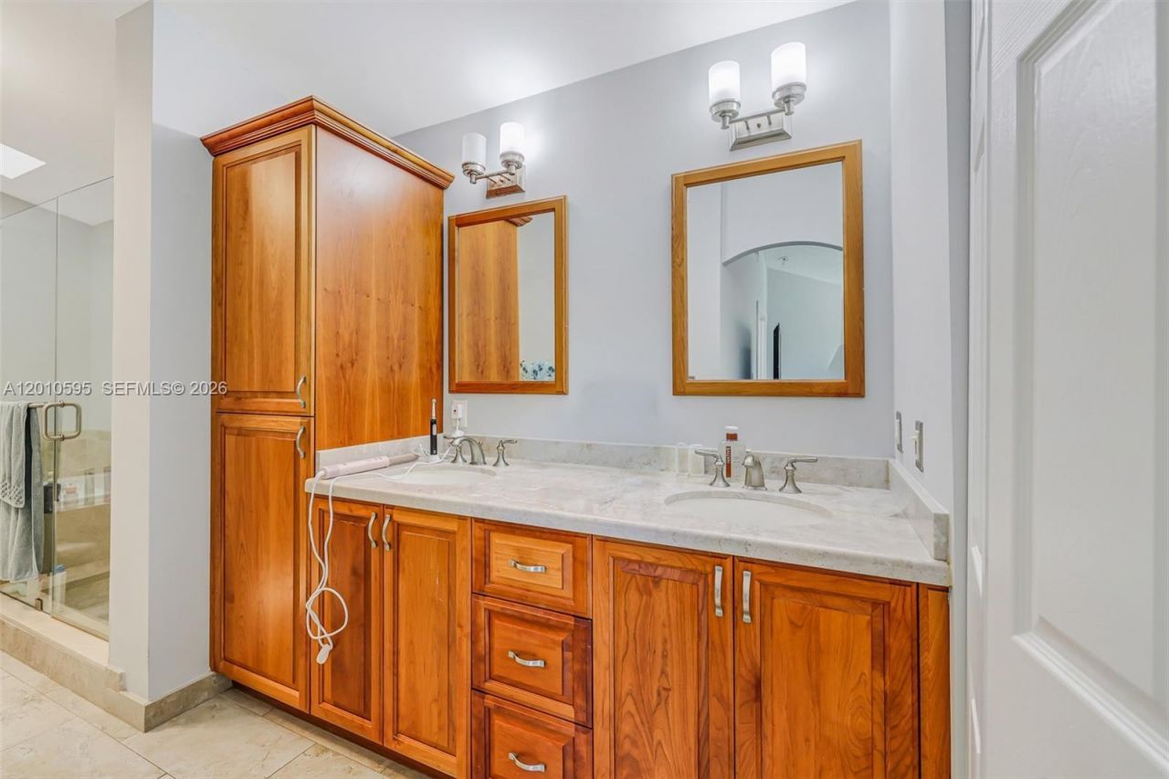 1065 Weeping Willow Way, Hollywood, FL 33019 Photo