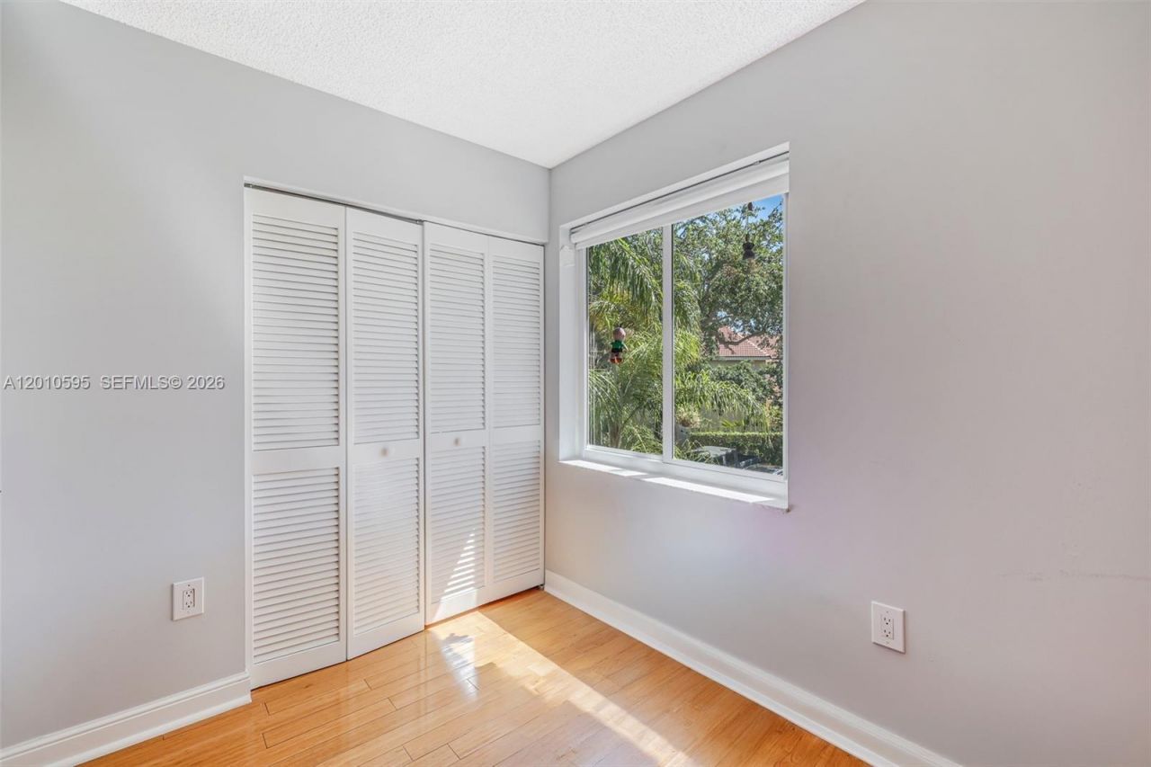 1065 Weeping Willow Way, Hollywood, FL 33019 Photo