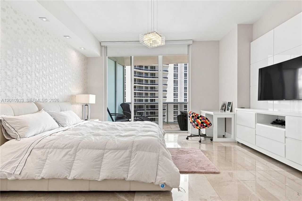 15811 Collins Ave, Unit 2802, Sunny Isles Beach, FL 33160 Photo