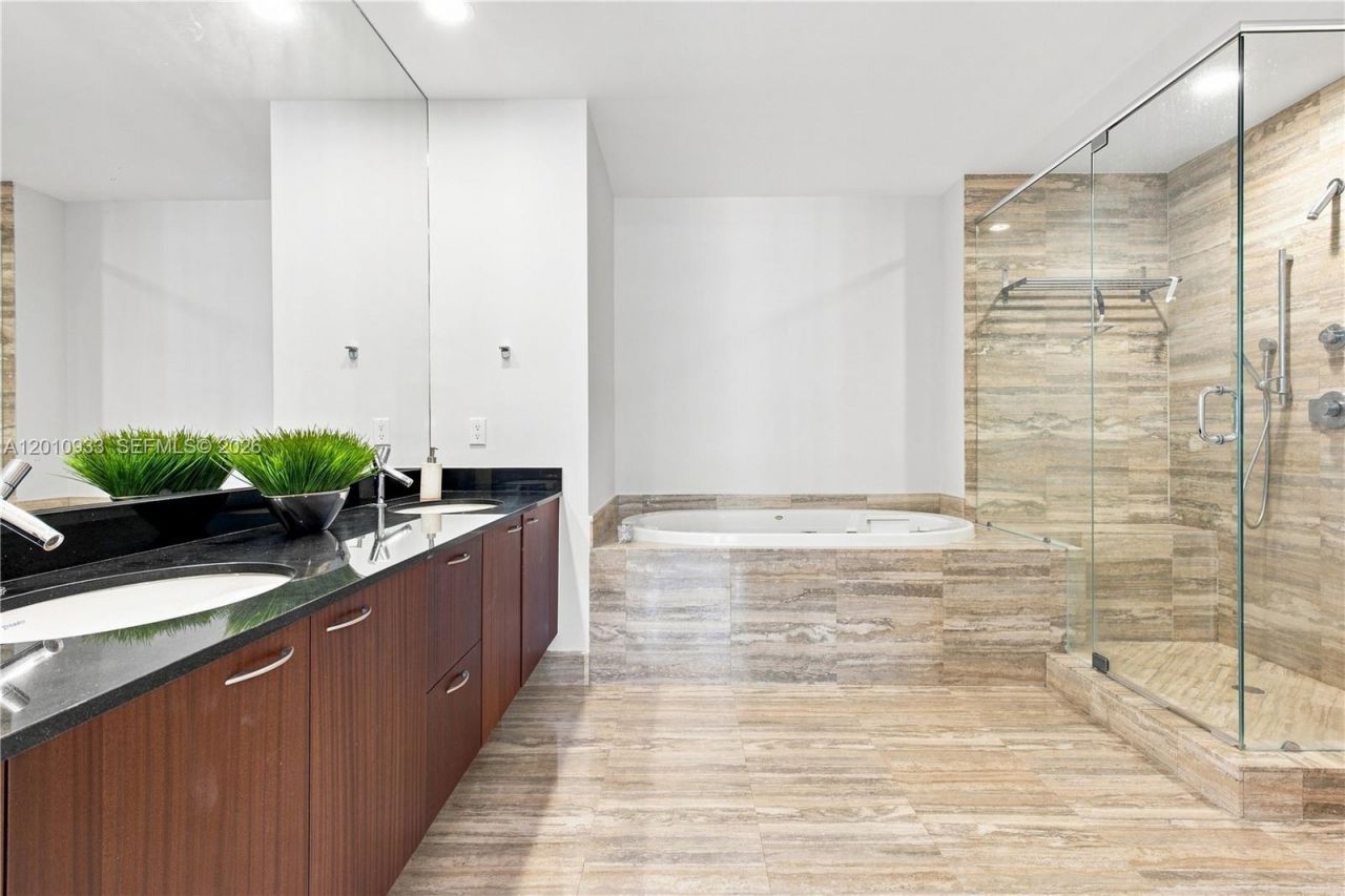 15811 Collins Ave, Unit 2802, Sunny Isles Beach, FL 33160 Photo