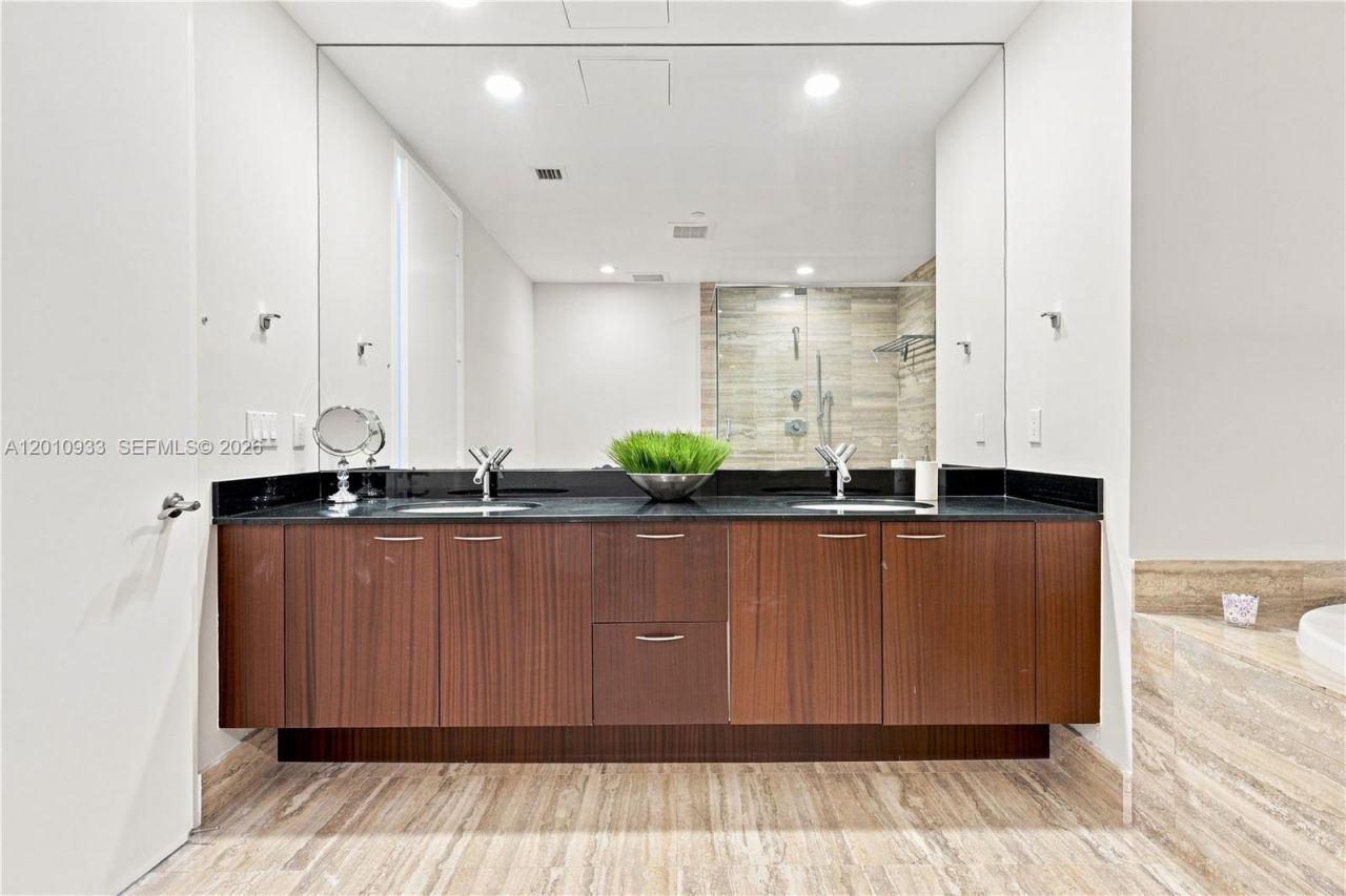 15811 Collins Ave, Unit 2802, Sunny Isles Beach, FL 33160 Photo