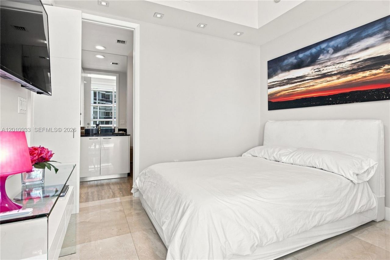 15811 Collins Ave, Unit 2802, Sunny Isles Beach, FL 33160 Photo