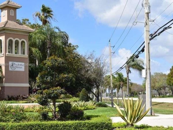 16332 SW 10th St , Pembroke Pines, FL 33027
