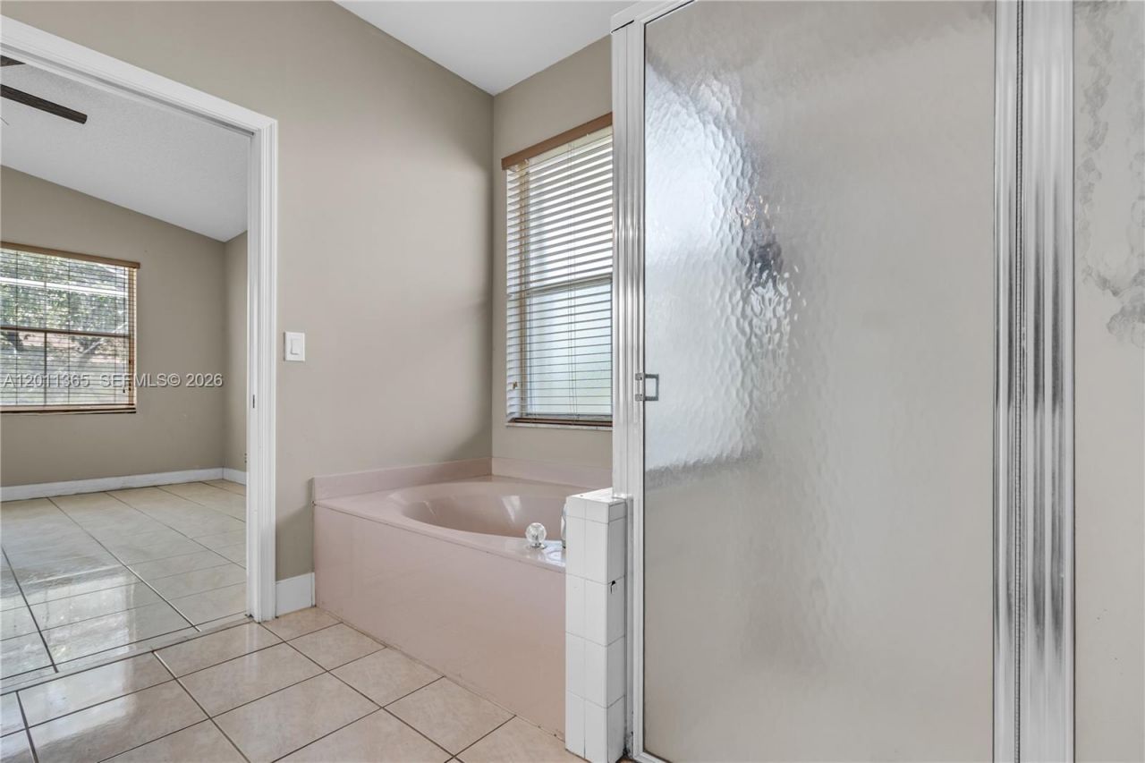16332 SW 10th St, Pembroke Pines, FL 33027 Photo