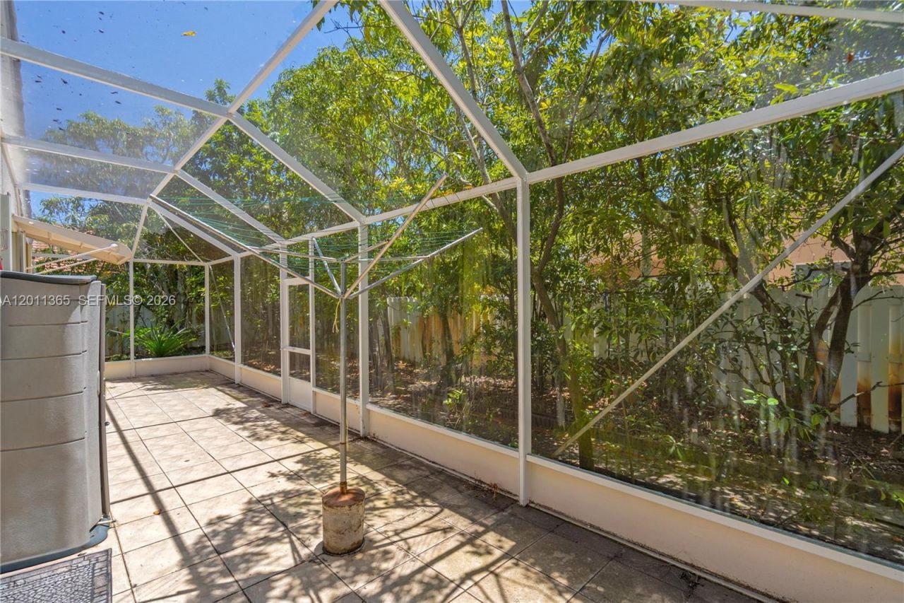 16332 SW 10th St, Pembroke Pines, FL 33027 Photo