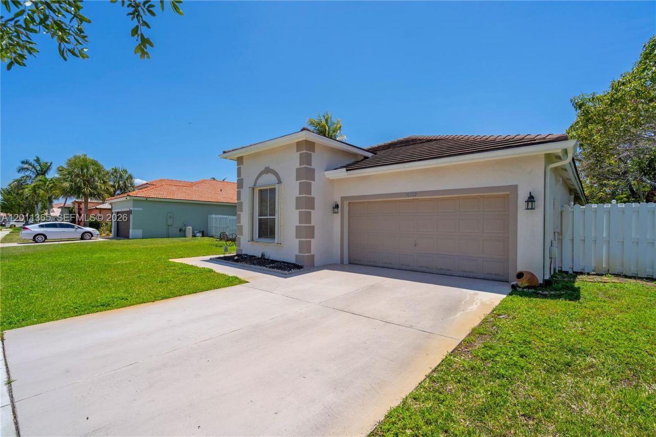 16332 SW 10th St, Pembroke Pines, FL 33027 Photo