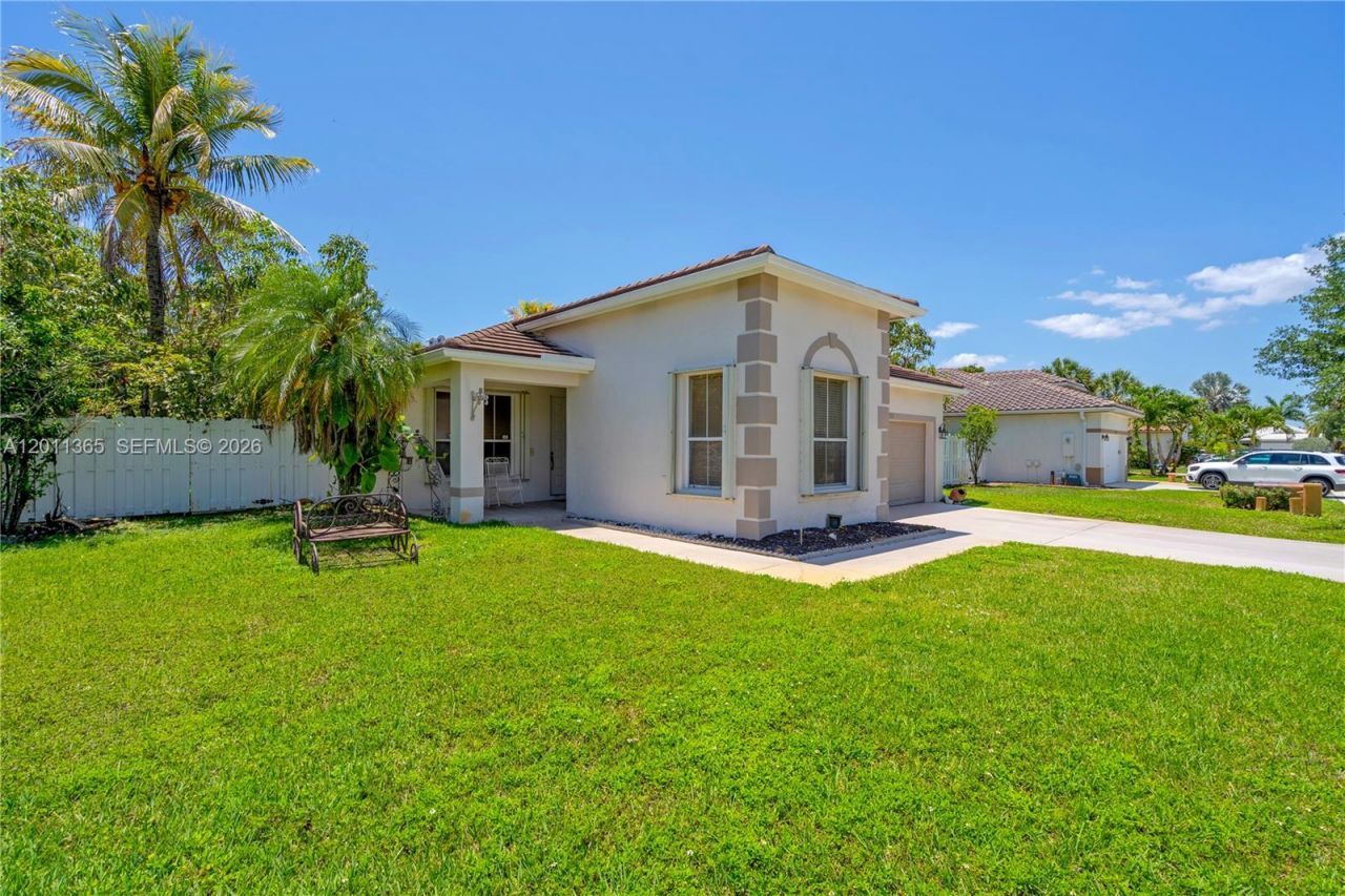 16332 SW 10th St, Pembroke Pines, FL 33027 Photo