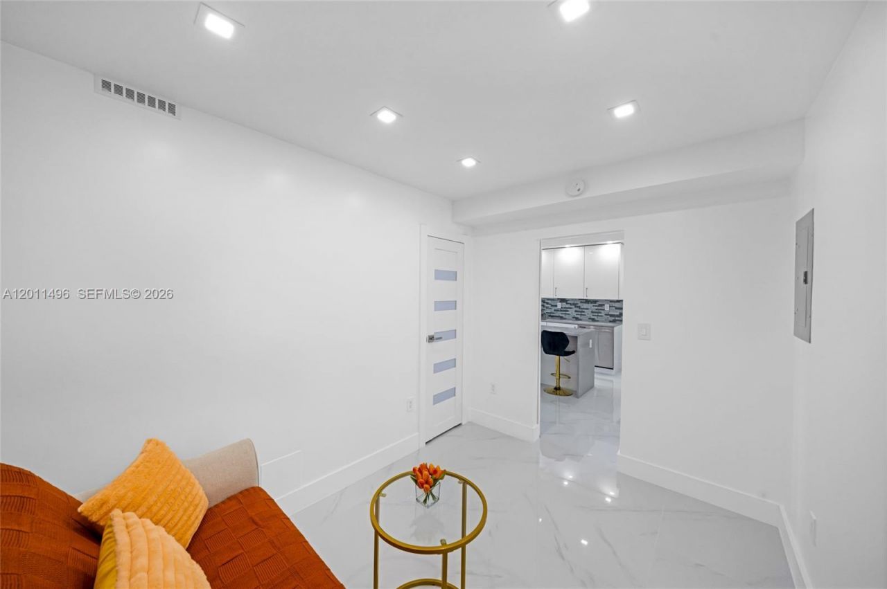 1985 S Ocean Dr , Unit 10B, Hallandale Beach, FL 33009 Photo