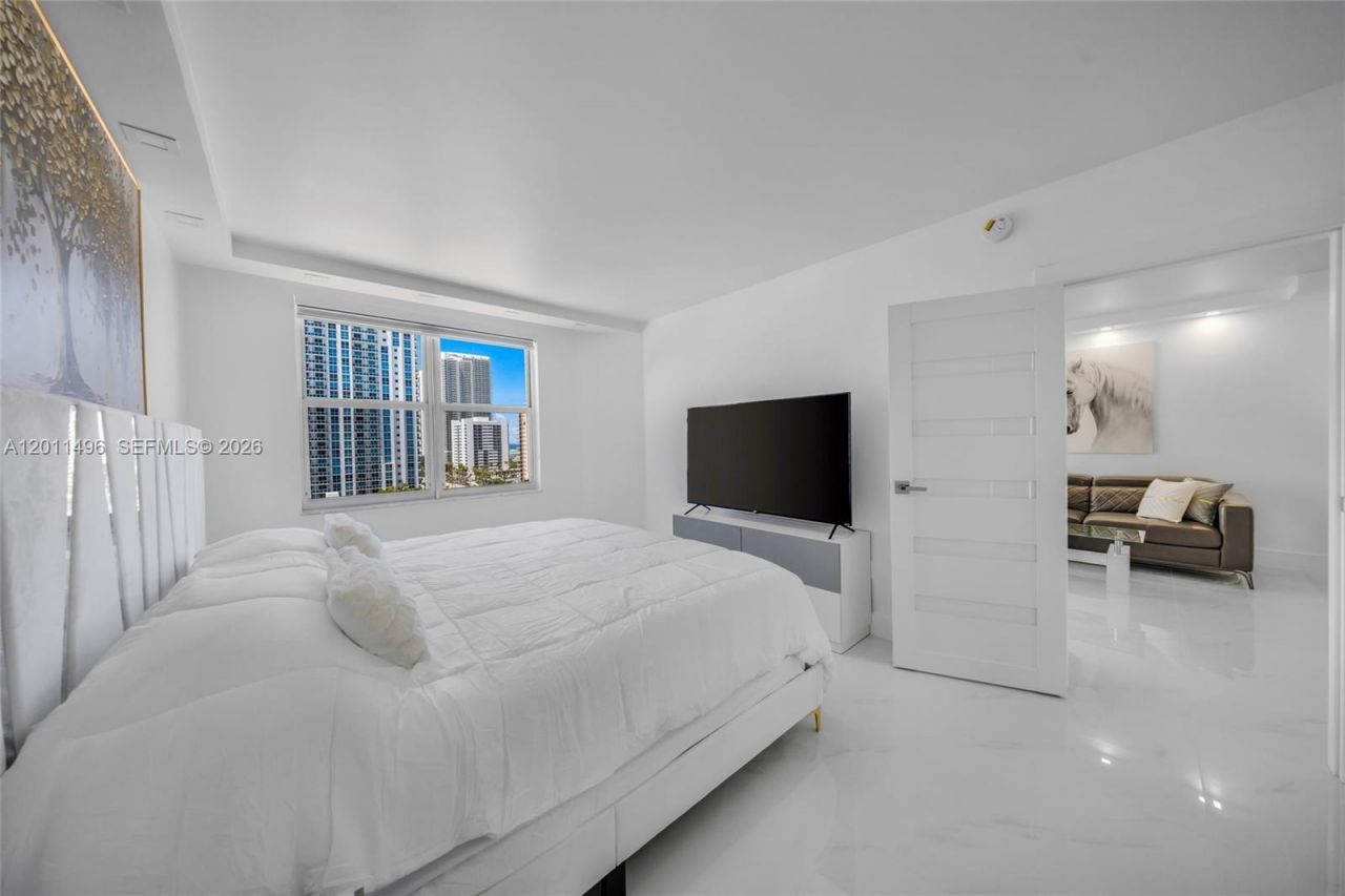 1985 S Ocean Dr , Unit 10B, Hallandale Beach, FL 33009 Photo