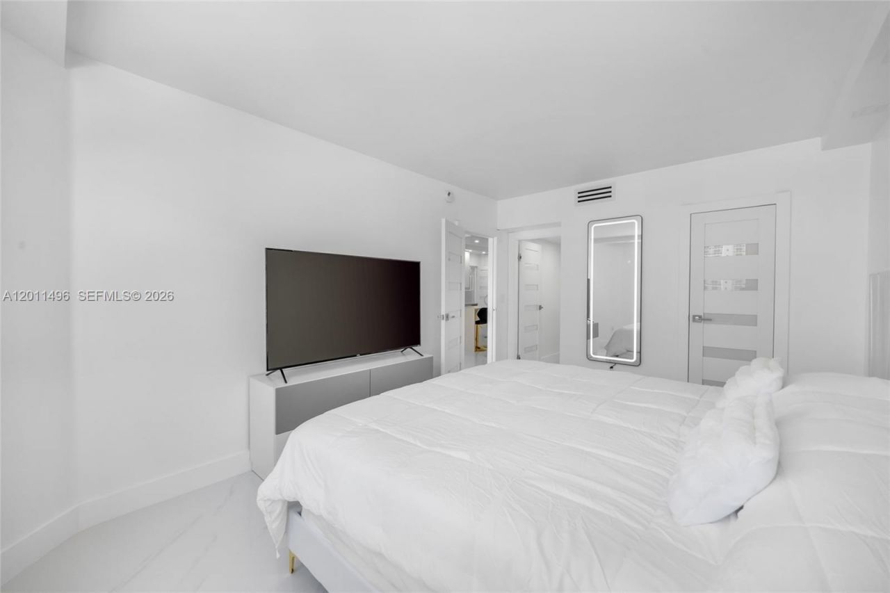 1985 S Ocean Dr , Unit 10B, Hallandale Beach, FL 33009 Photo