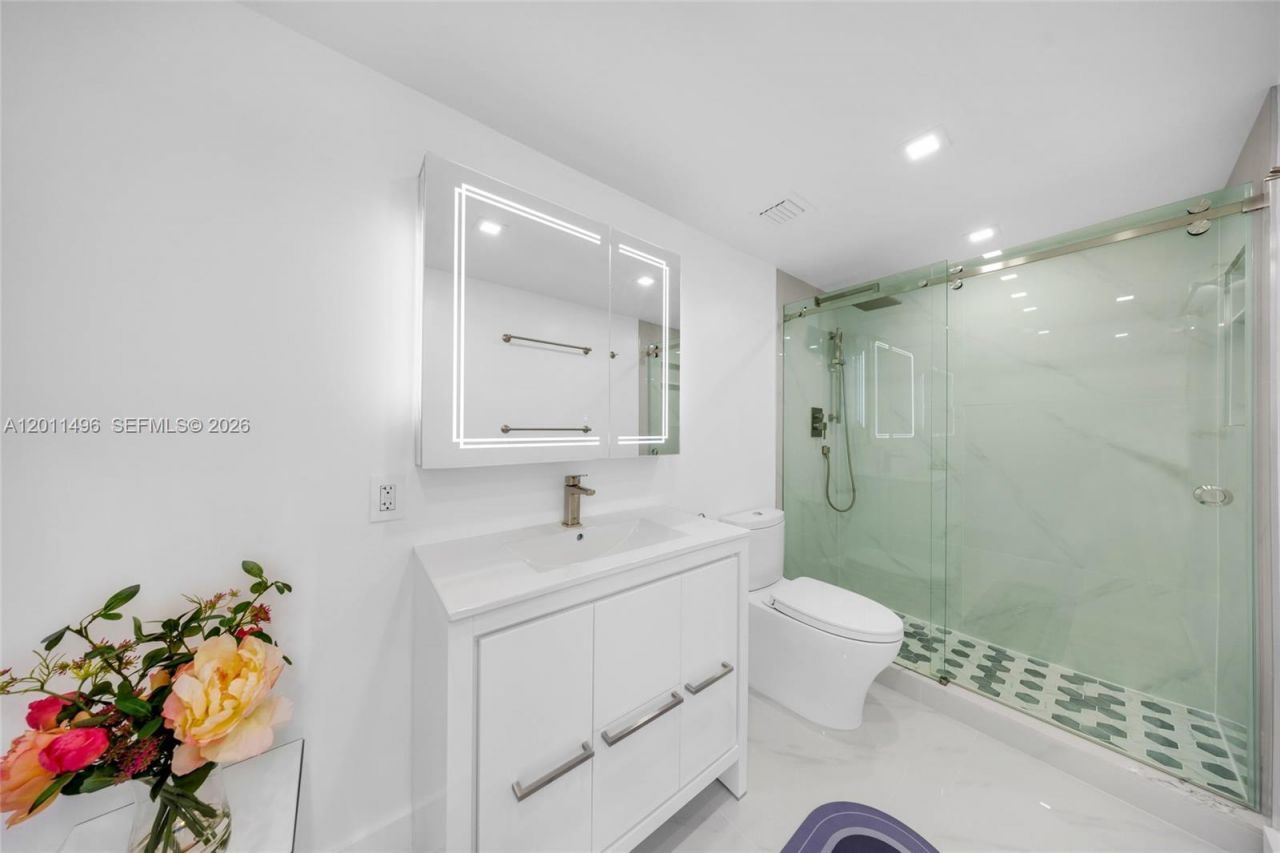 1985 S Ocean Dr , Unit 10B, Hallandale Beach, FL 33009 Photo