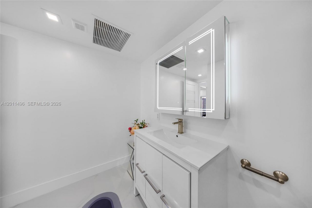 1985 S Ocean Dr , Unit 10B, Hallandale Beach, FL 33009 Photo