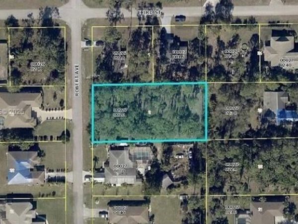 220 Robert, Lehigh Acres, FL 33936