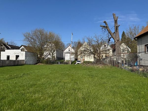 2837 HUBBARD STREET, Milwaukee, WI 53212