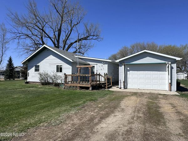 204 N SPRUCE STREET, Henry, SD 57243