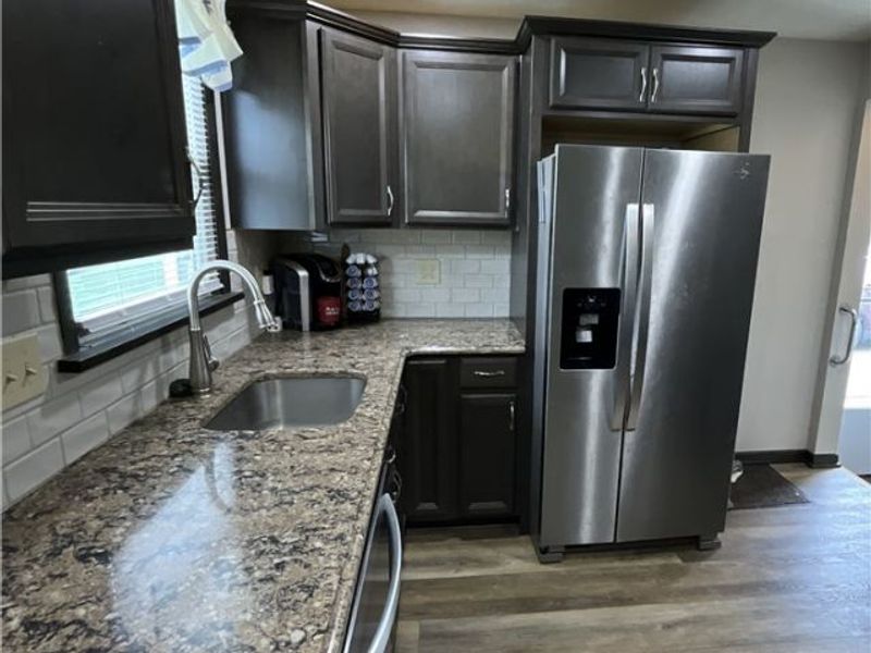 525 W Omar Street , Struthers, OH 44471 Photo 10