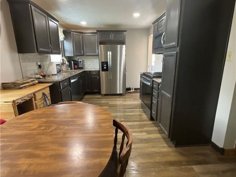 525 W Omar Street , Struthers, OH 44471 Photo 12