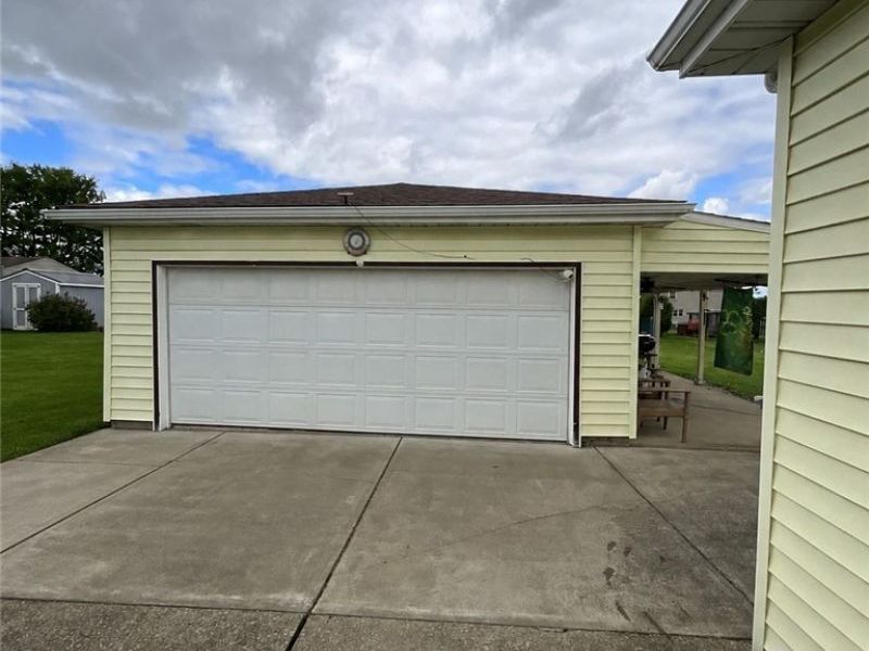 525 W Omar Street , Struthers, OH 44471 Photo 2
