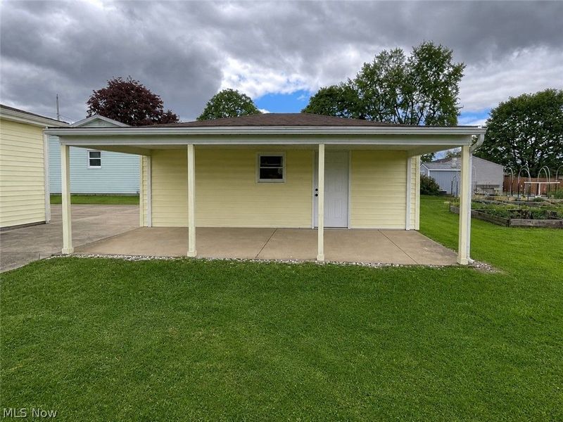 525 W Omar Street , Struthers, OH 44471 Photo 3