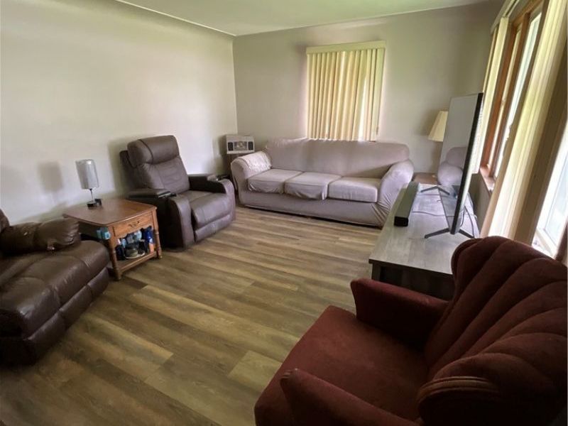 525 W Omar Street , Struthers, OH 44471 Photo 8